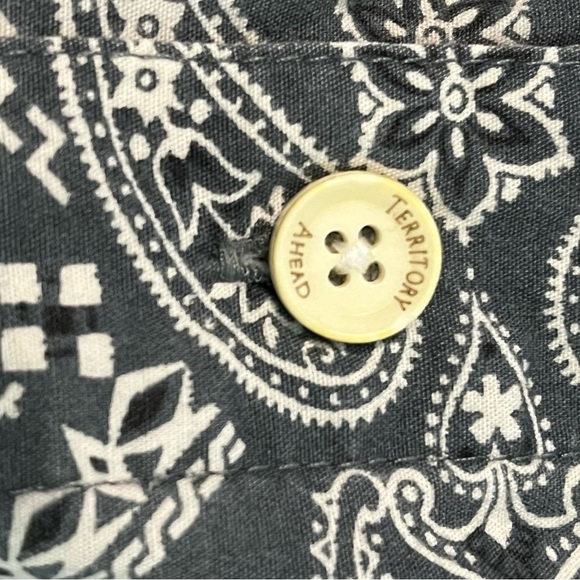 The Territory Ahead Shirt Gray Bandana Print Long Sleeve Button Front Medium - Picture 5 of 8
